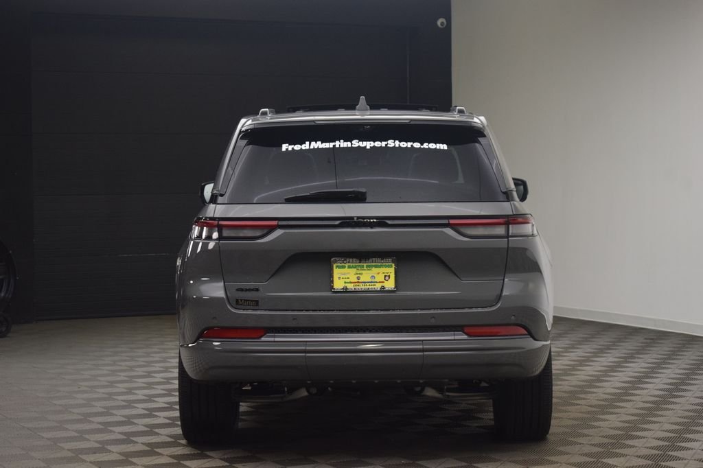 New 2027 Sting-Gray Clearcoat Jeep Limited Reserve image 12