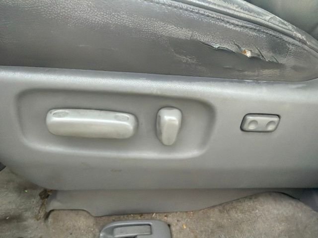 Used 2008 White Toyota XLE image 14