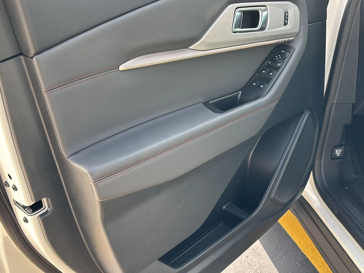 New 2027 Star White Metallic Tri-Coat Ford Active image 10