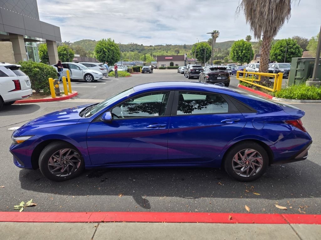 Used 2024 Blue Hyundai SEL image 4