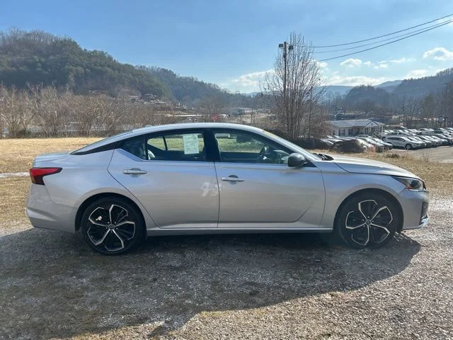 Used 2024 Silver Nissan 2.5 SR image 8