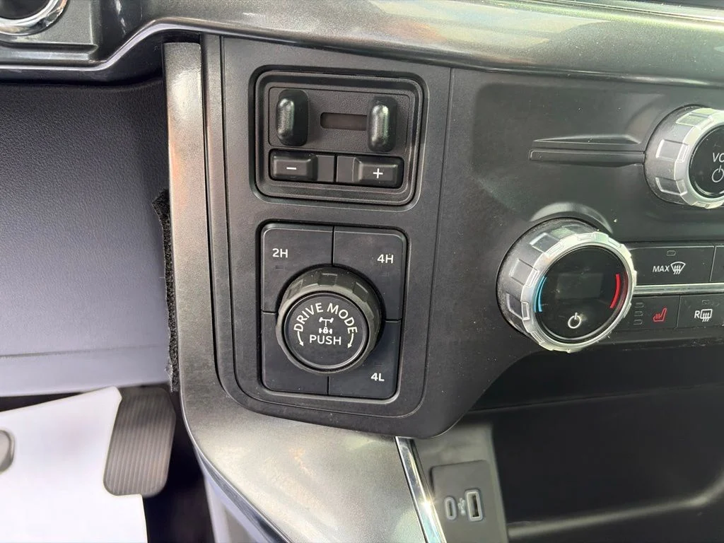 Used 2021 Silver Ford XLT image 29