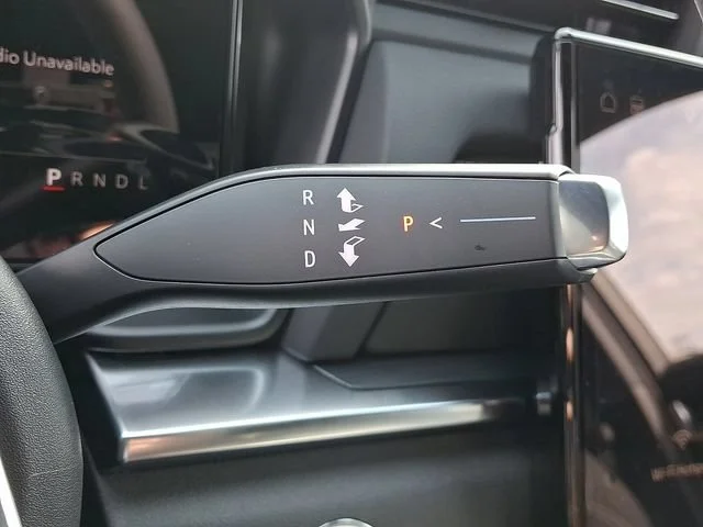 New 2027 Summit White GMC Elevation image 12