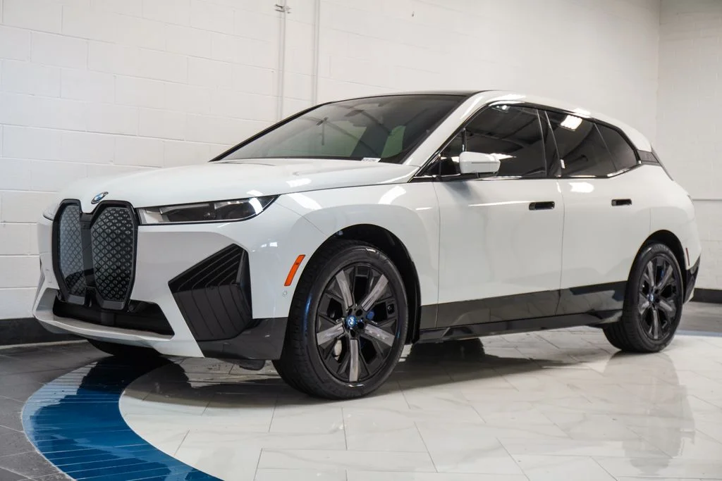 Used 2024 White BMW xDrive50 image 4