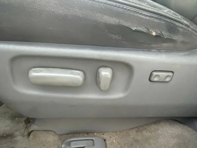 Used 2008 White Toyota XLE image 14