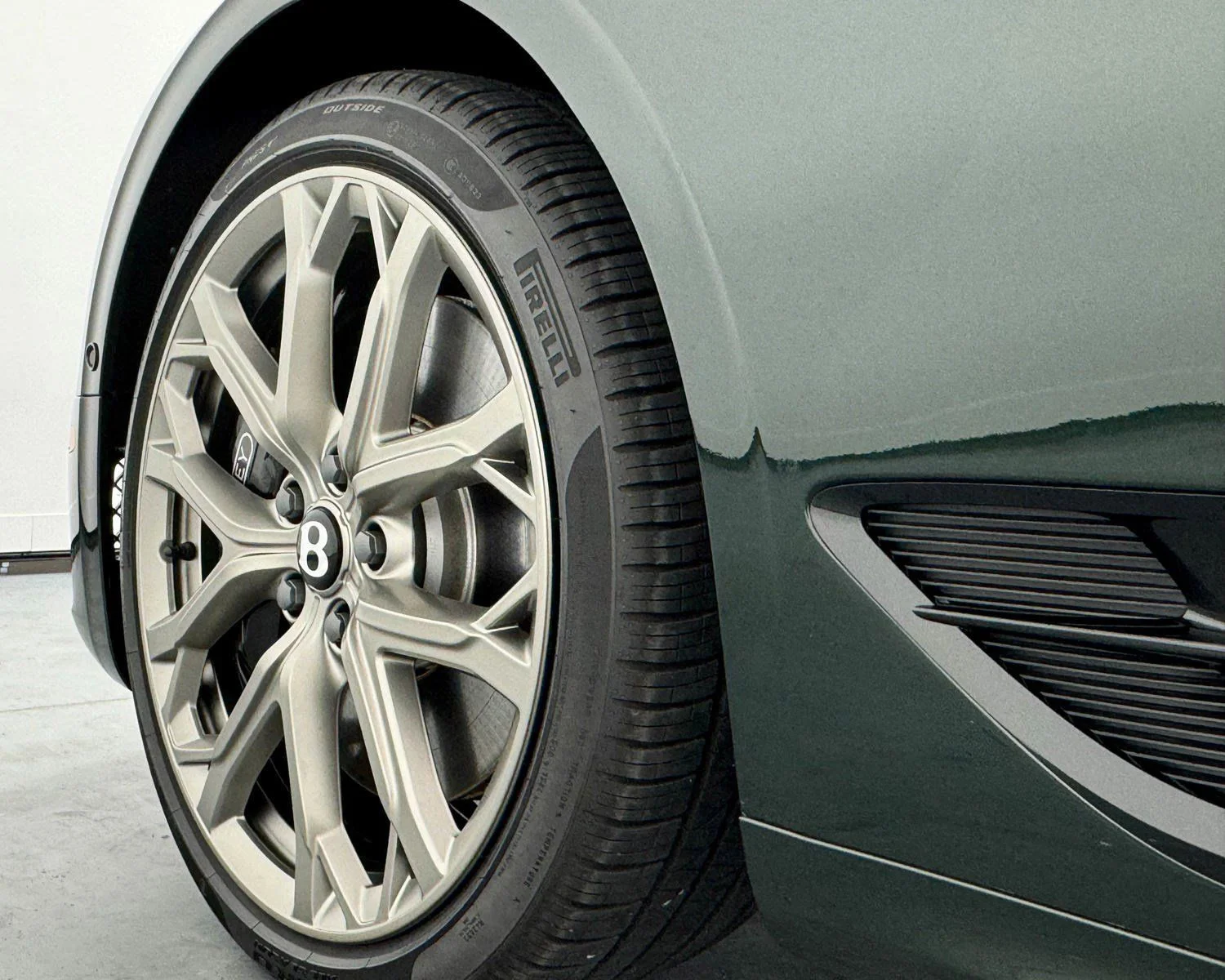 Used 2024 Green Bentley V8 S image 42