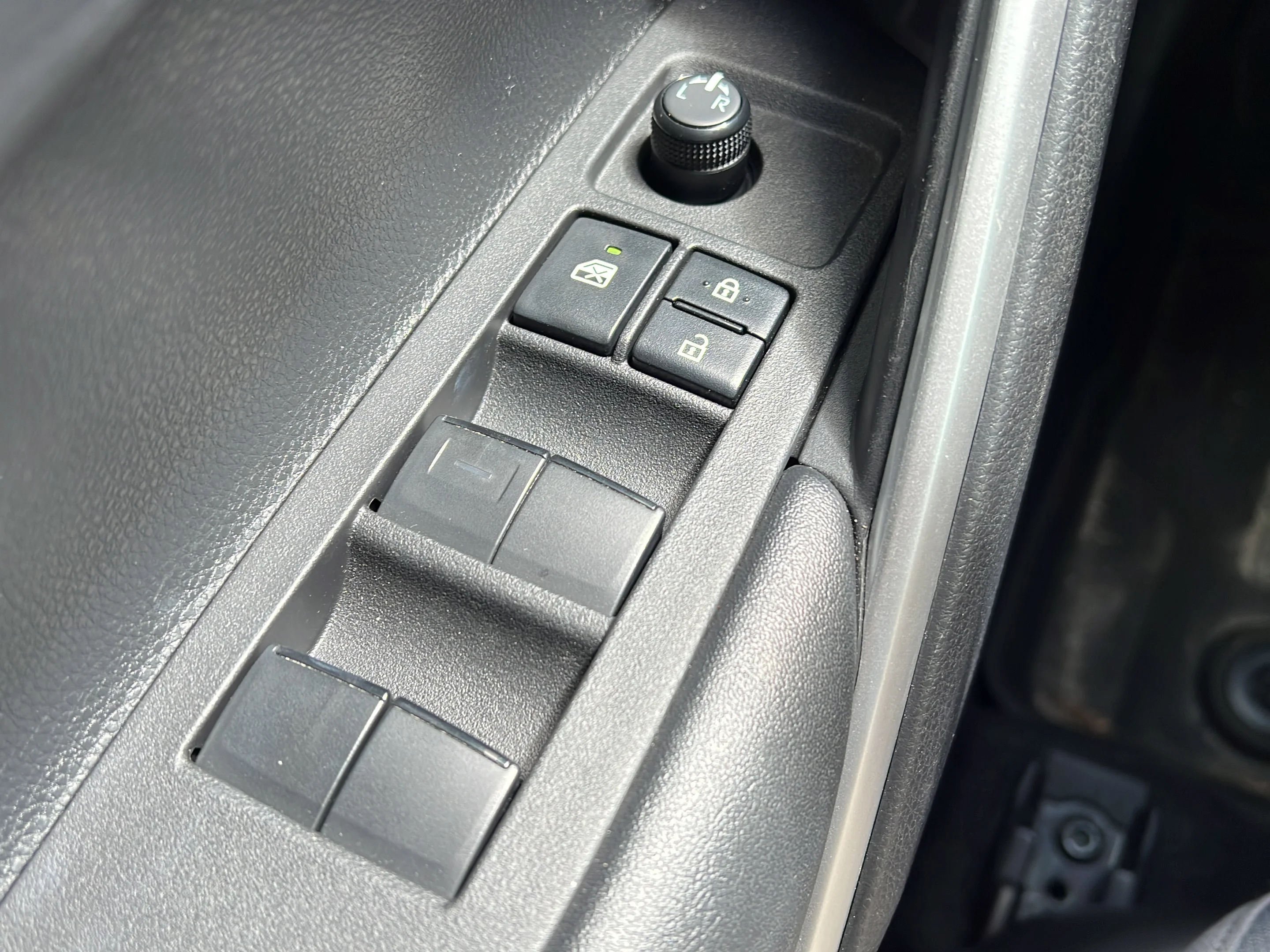 Used 2024 Pearl Toyota Hybrid S image 18