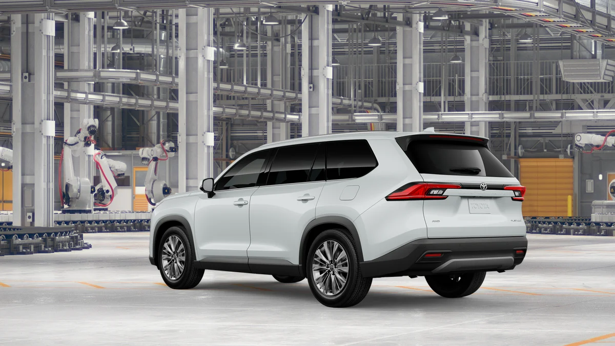 New 2026 Wind Chill Pearl Toyota Platinum image 6