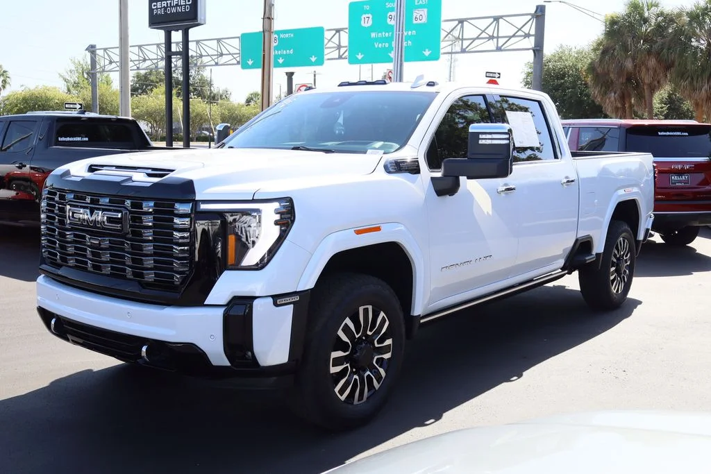 Used 2025 White GMC Denali Ultimate image 5