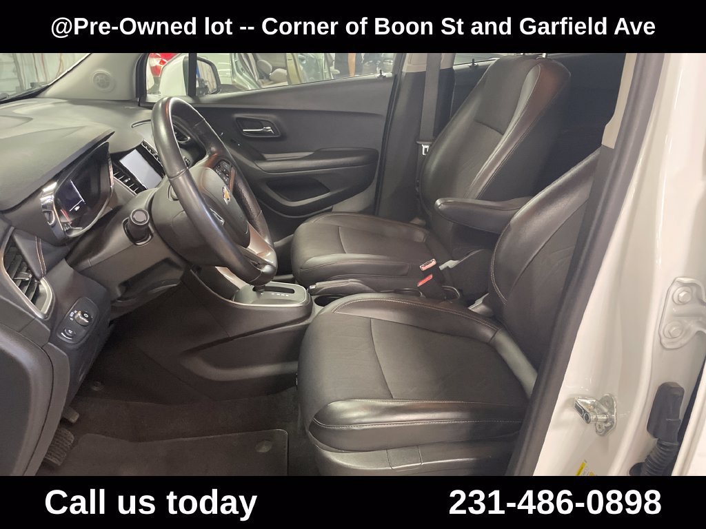 Used 2022 Summit White Chevrolet LT image 15