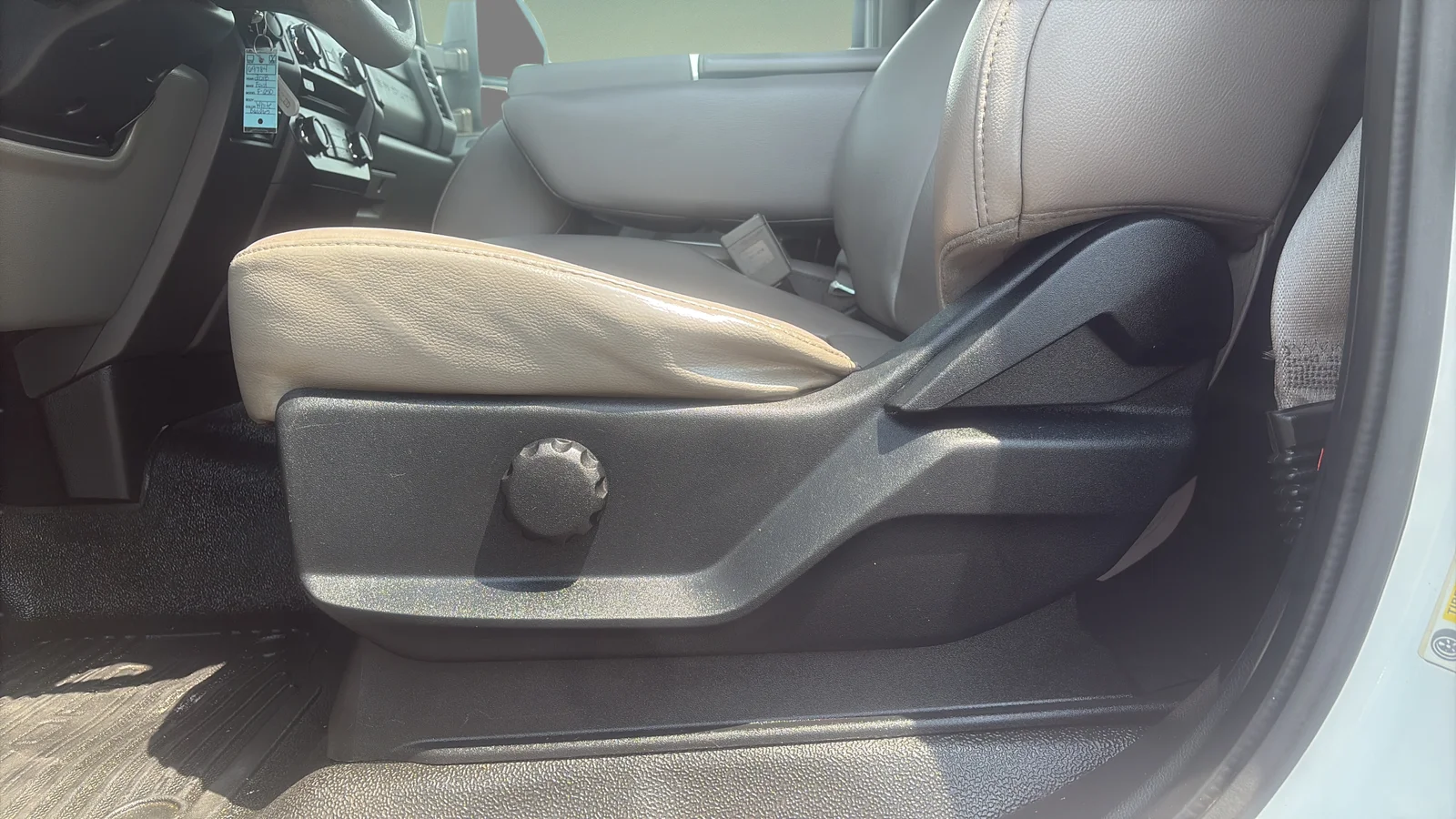 Used 2018 White Ford XL image 11