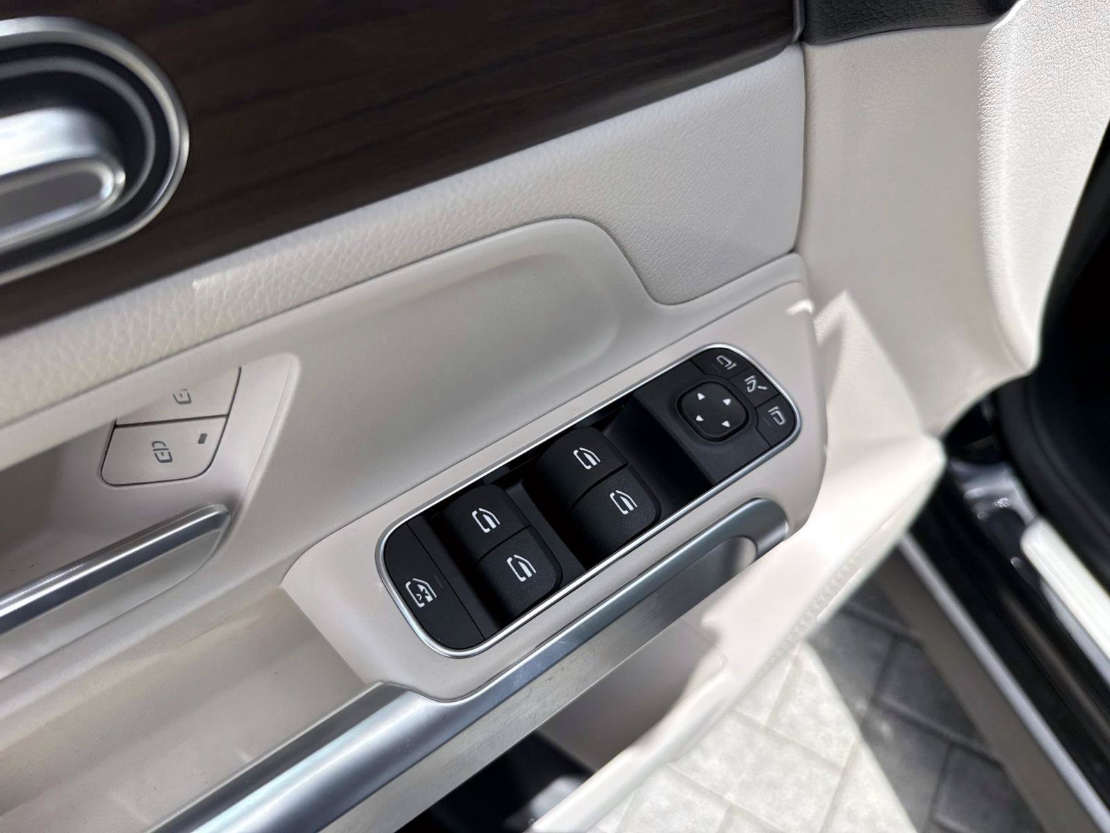 New 2026 Black Mercedes-Benz 250 SUV image 19
