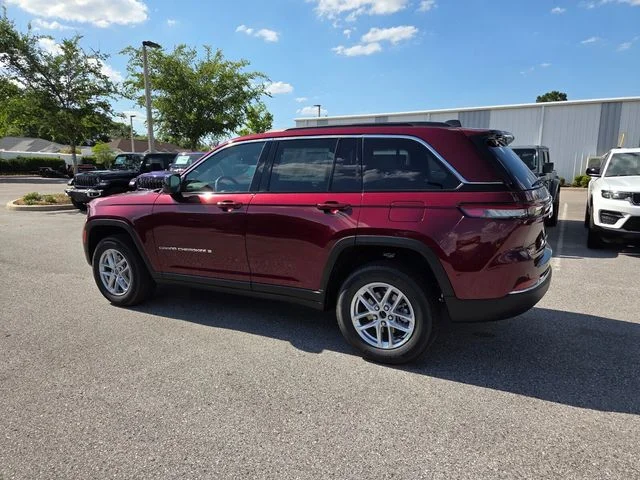 New 2026 Velvet Red Pearl-Coat Exterior Paint Jeep Laredo X image 10
