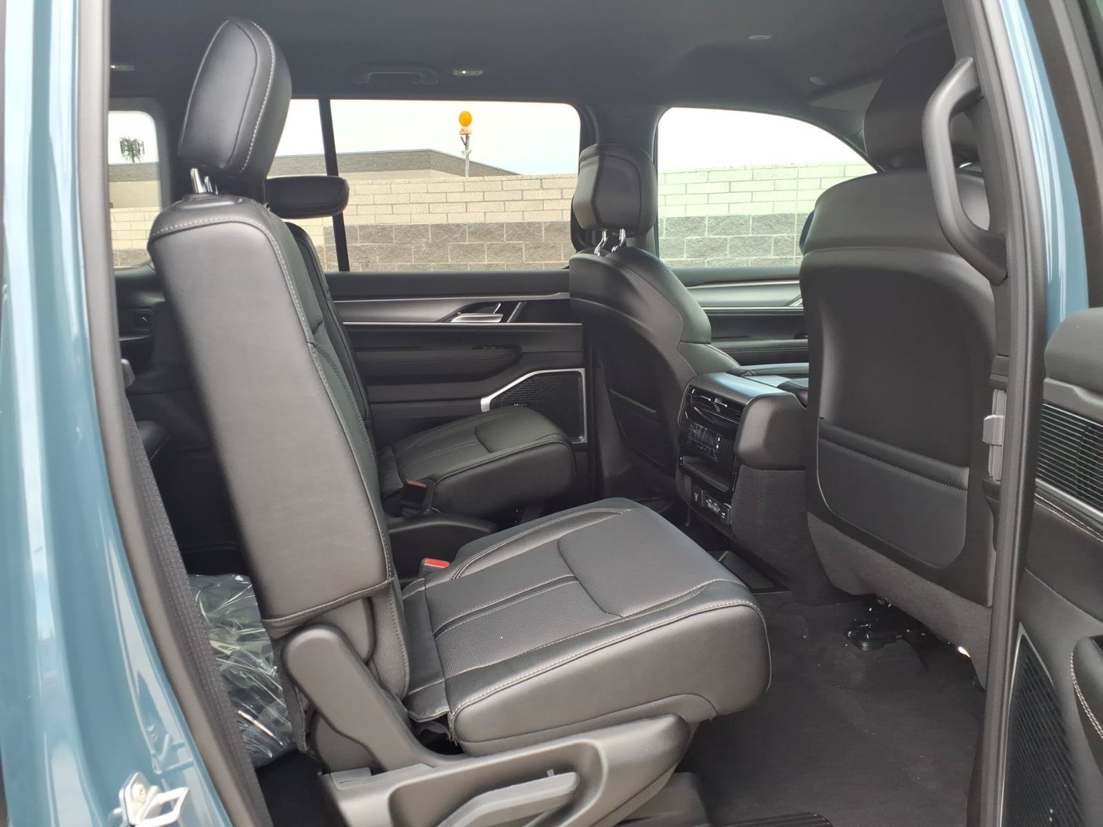 New 2026 Steel Blue Exterior Paint Jeep Limited Altitude image 9