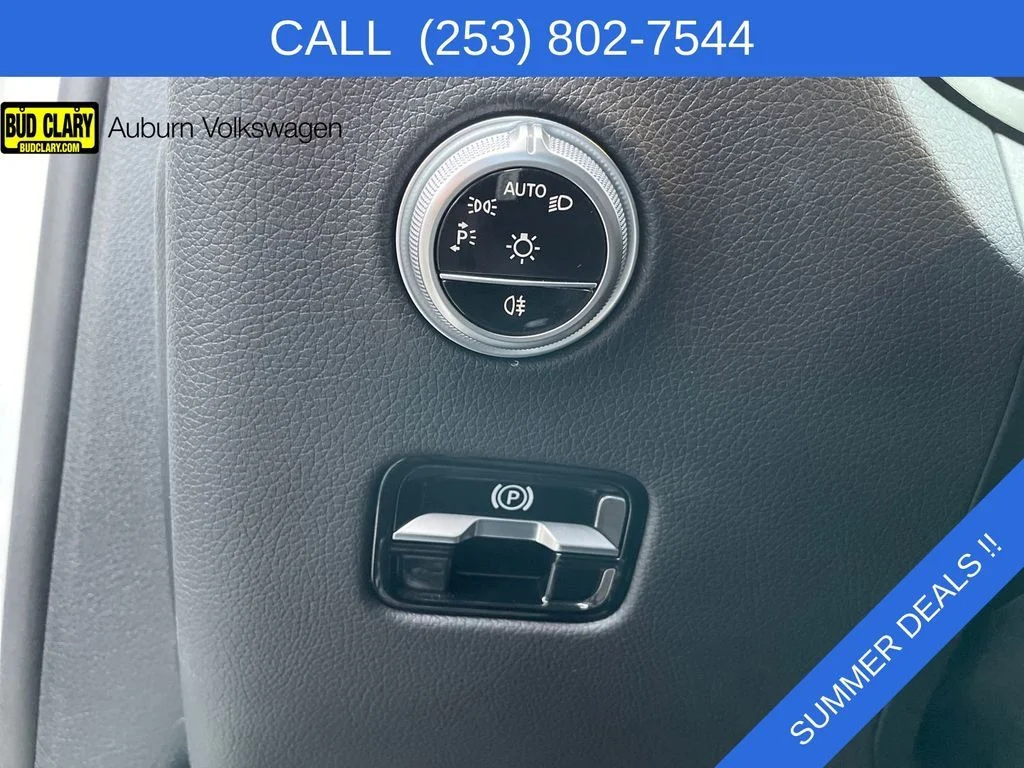 Used 2024 White Mercedes-Benz GLC 300 image 17