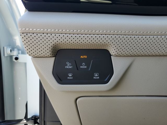 New 2026 White Volkswagen 2.0T SE w/Technology image 28