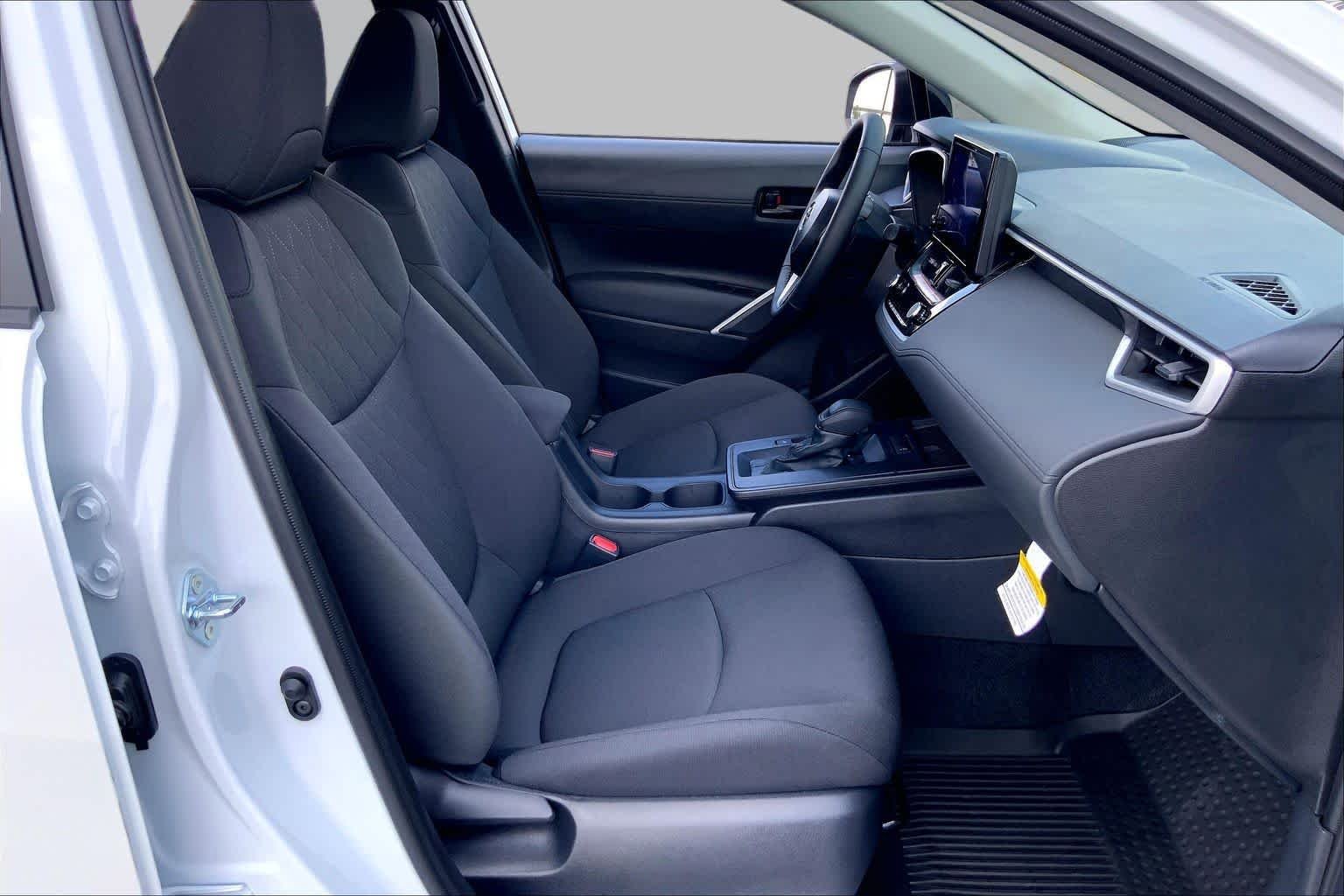 Used 2026 Wind Chill Pearl Toyota LE image 9