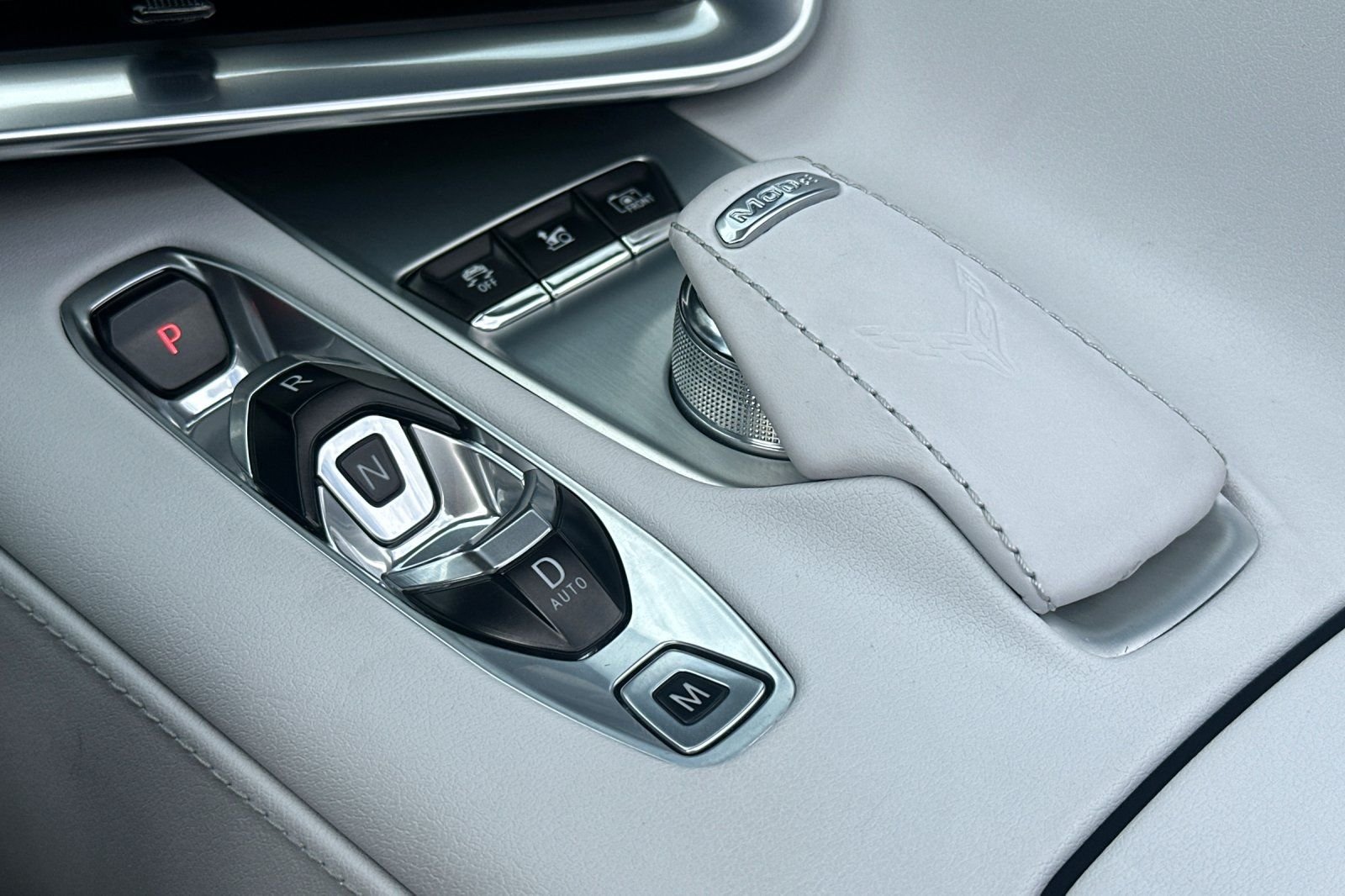 Used 2022 White Chevrolet Stingray image 21