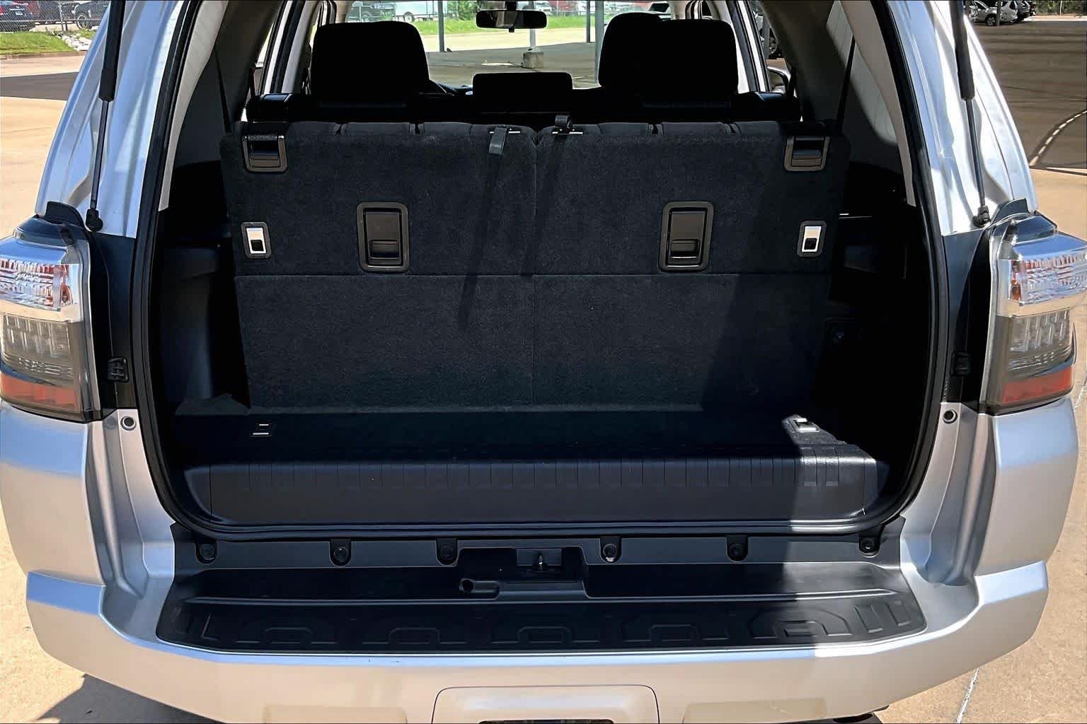 Used 2019 Classic Silver Metallic Toyota SR5 image 31