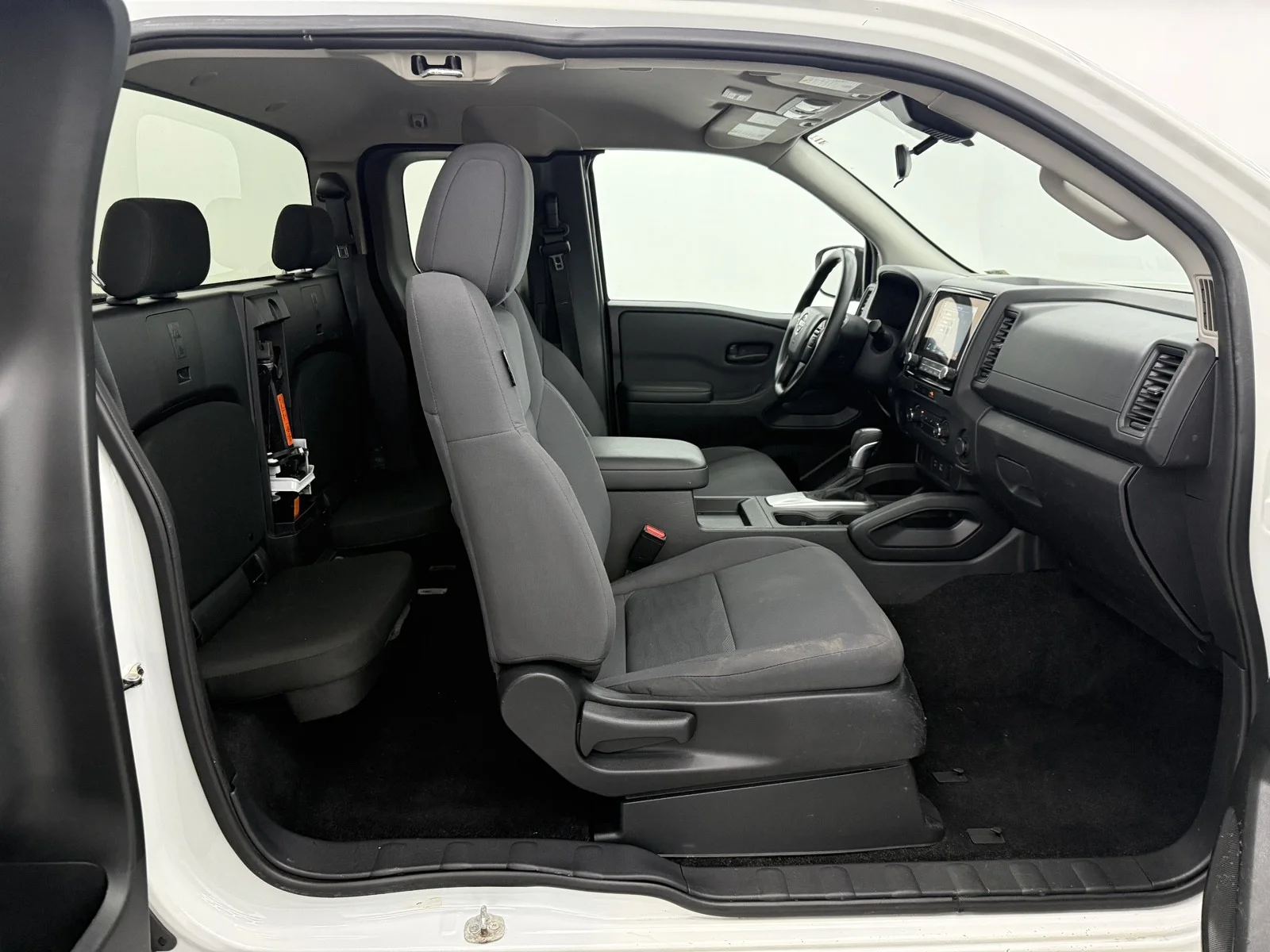 Used 2024 Glacier White Nissan S king cab 4x2 image 25