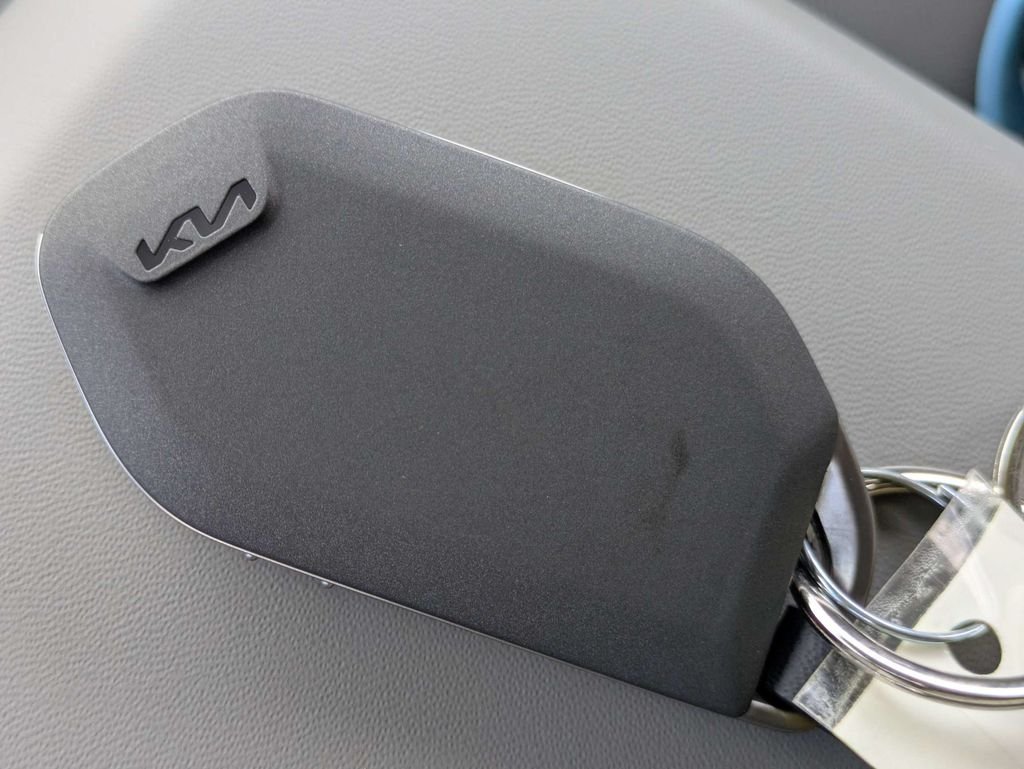 New 2027 Snow White Pearl Kia EX image 33