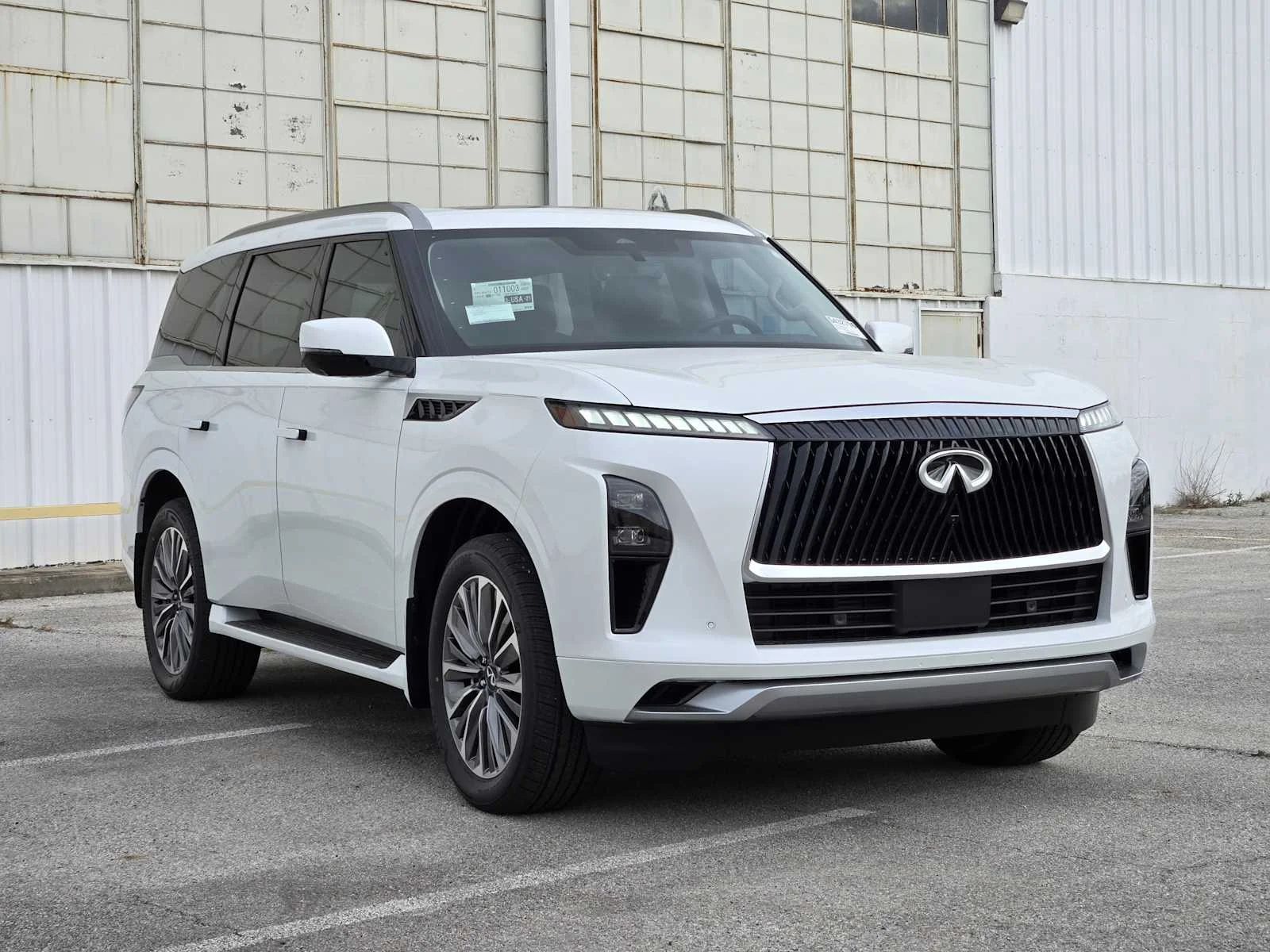 New 2026 RADIANT WHITE INFINITI Luxe 2WD image 2