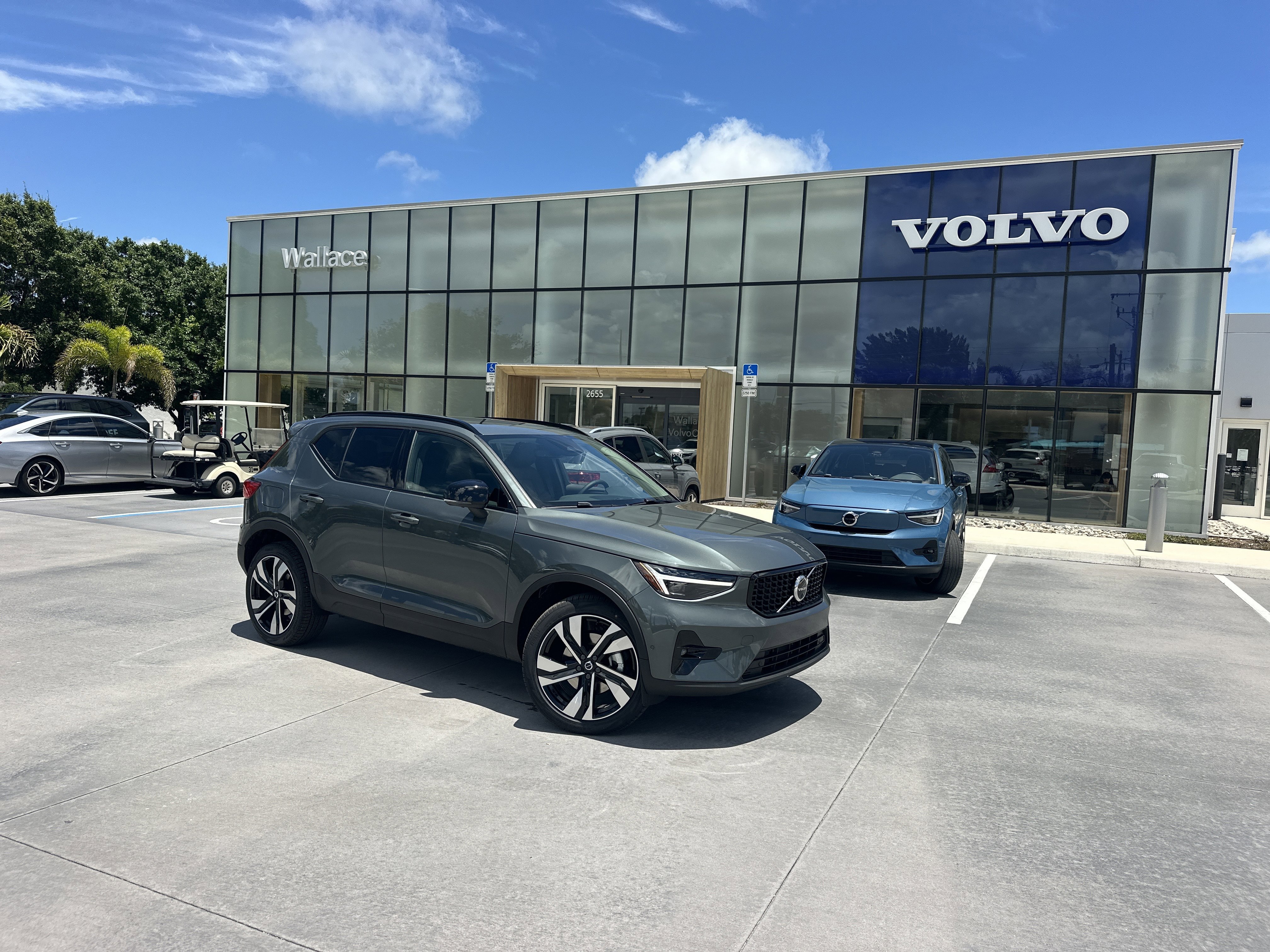 2026 Volvo XC40 B5 Plus Dark AWD's photo
