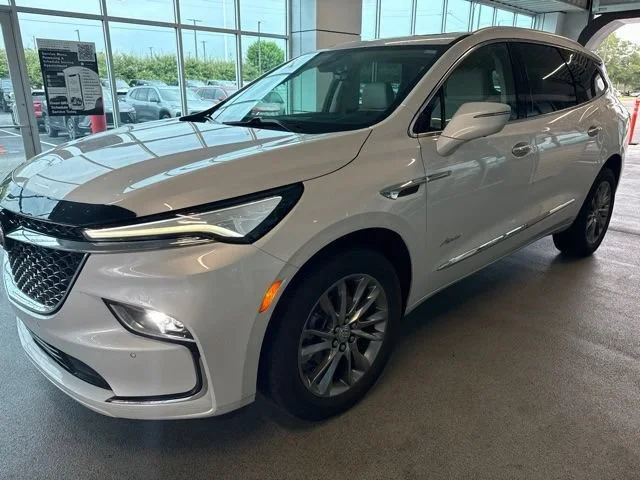 Used 2024 White Frost Tricoat Buick Avenir image 3