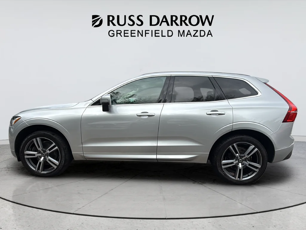 Used 2020 Silver Volvo T6 Momentum image 2