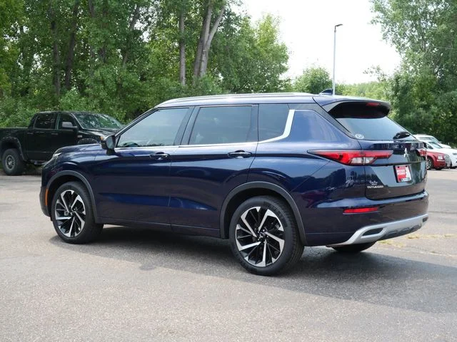 Used 2022 Cosmic Blue Metallic Mitsubishi SEL image 4