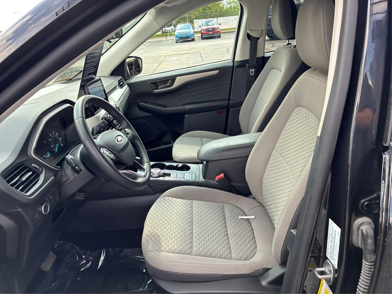 Certified Used 2022 Agate Black Metallic Ford SE image 9