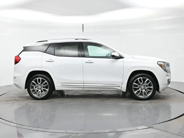 Used 2023 SUMMIT WHITE GMC Denali image 8