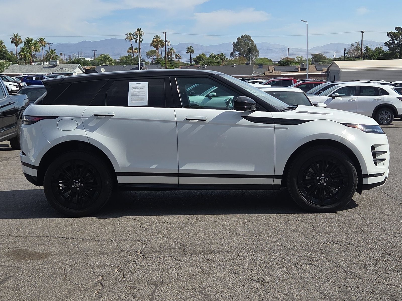 Used 2024 Fuji White Land Rover Dynamic SE image 4