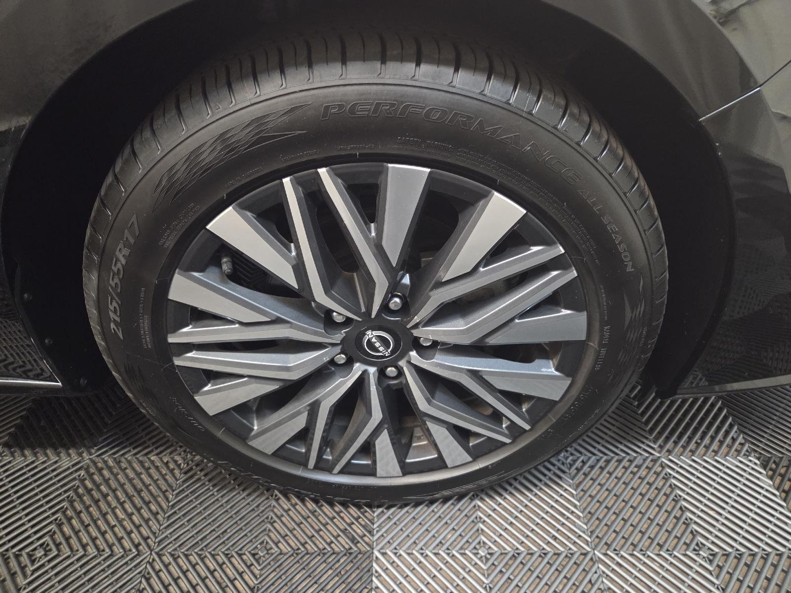Used 2024 Super Black Nissan 2.5 SV image 45