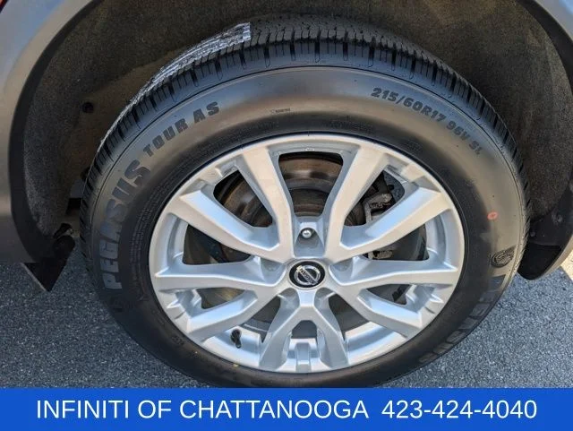 Used 2021 Red Nissan S image 27