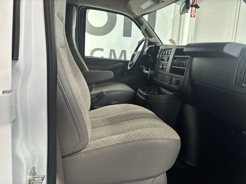 2025 Chevrolet Express Cargo Work Van - Photo 37