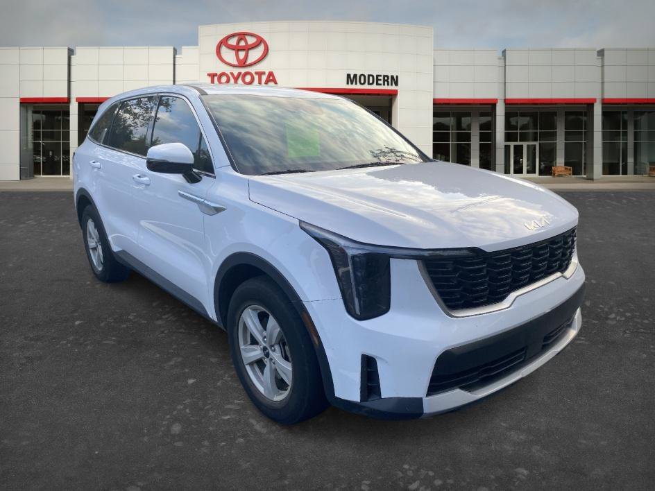 Used 2025 Glacial White Pearl Kia LX image 6