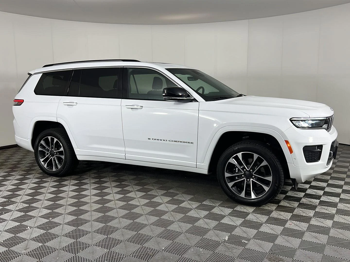 Used 2022 Bright White Clearcoat Jeep Overland image 3
