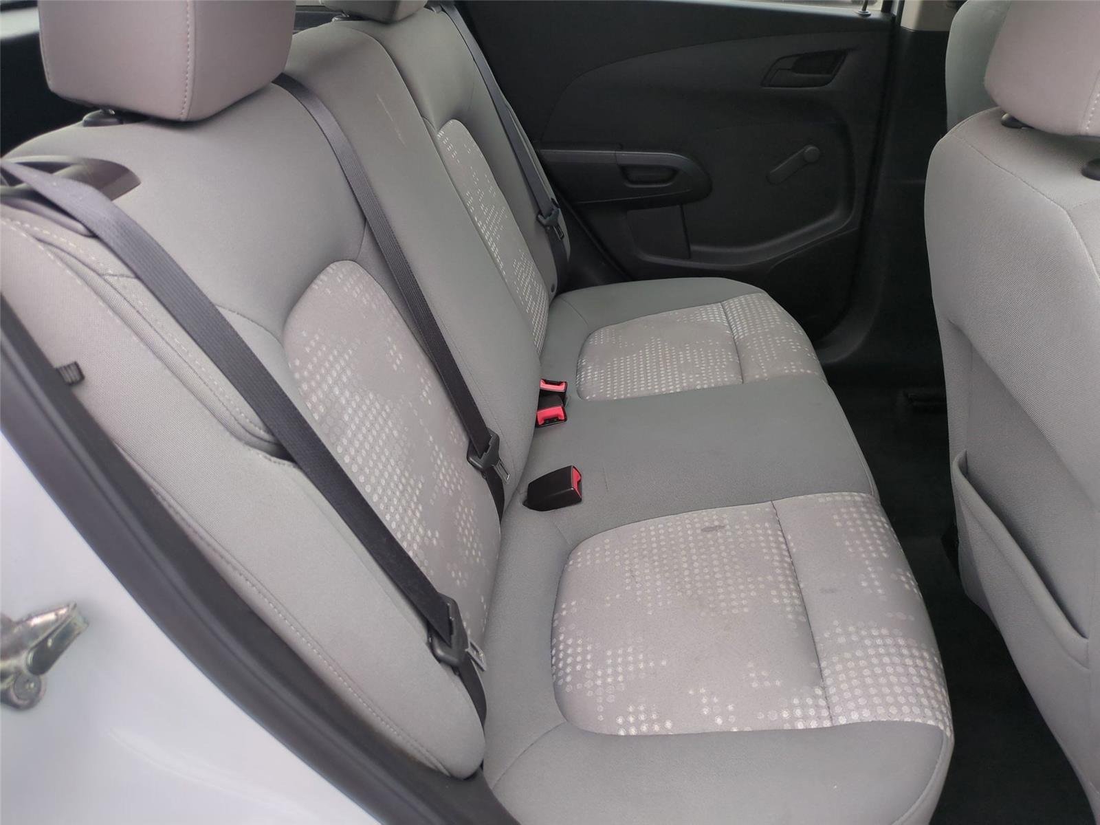 Used 2016 Summit White Chevrolet LS image 30