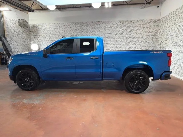 Used 2022 Glacier Blue Metallic Chevrolet Custom image 4