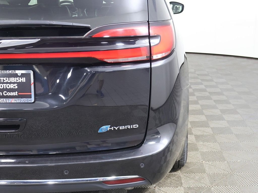 Used 2023 Black Chrysler Limited image 19