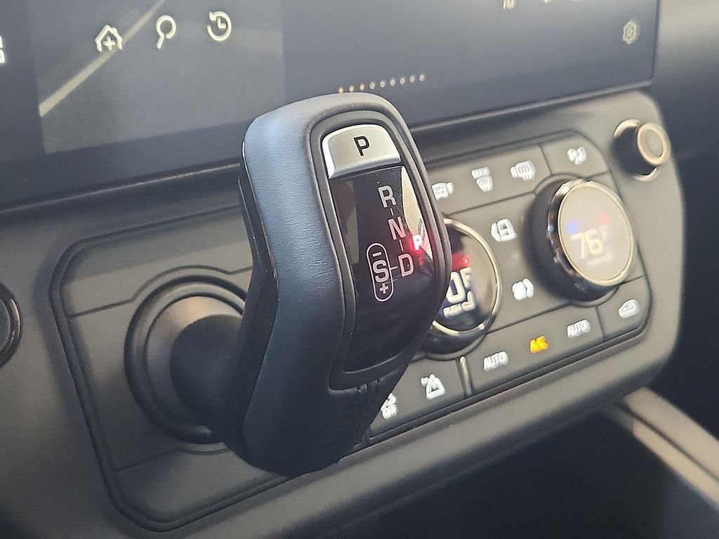New 2026 Narvik Black Land Rover OCTA image 7