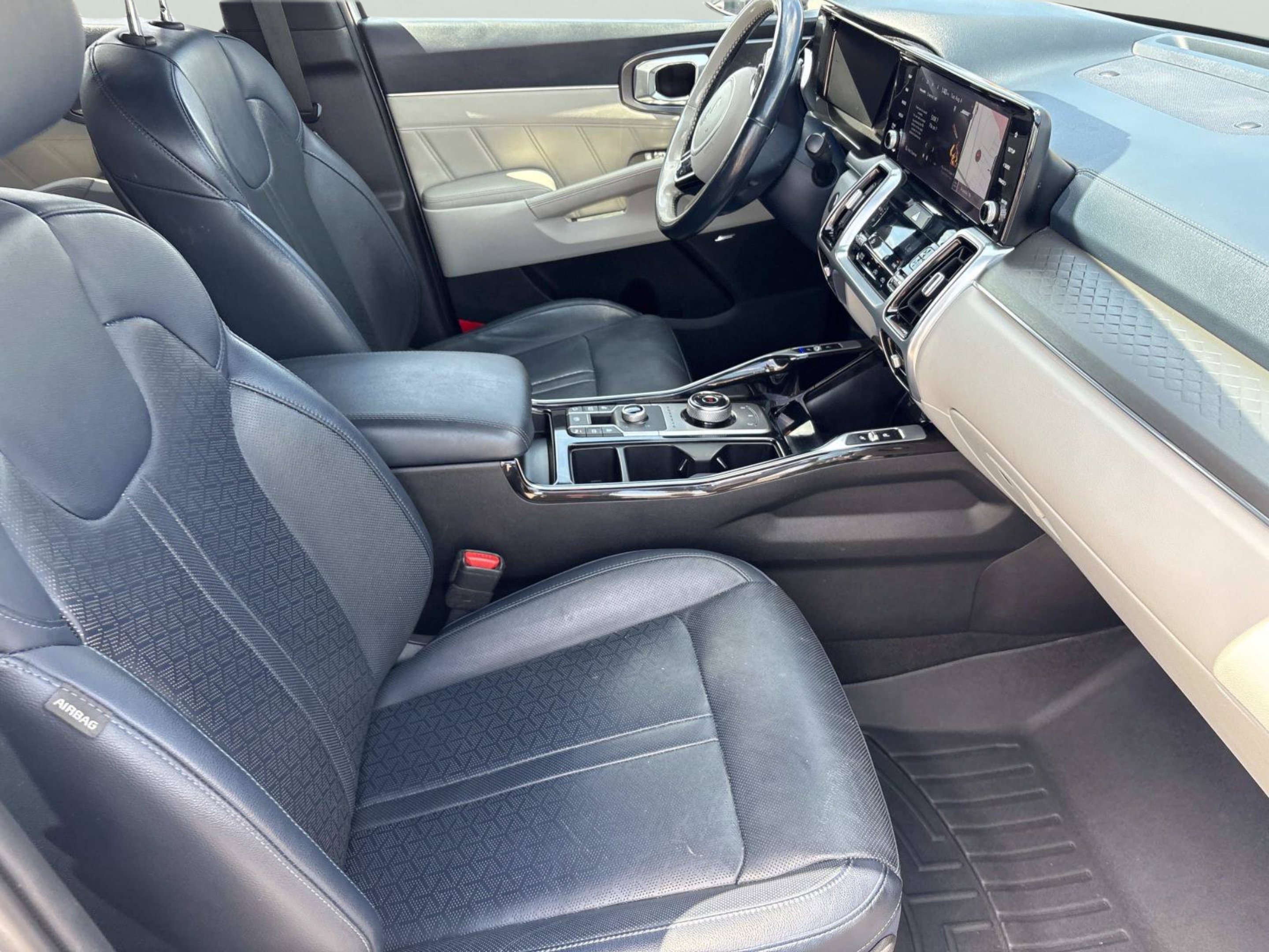 Used 2022 Silky Silver Kia SX Prestige image 20