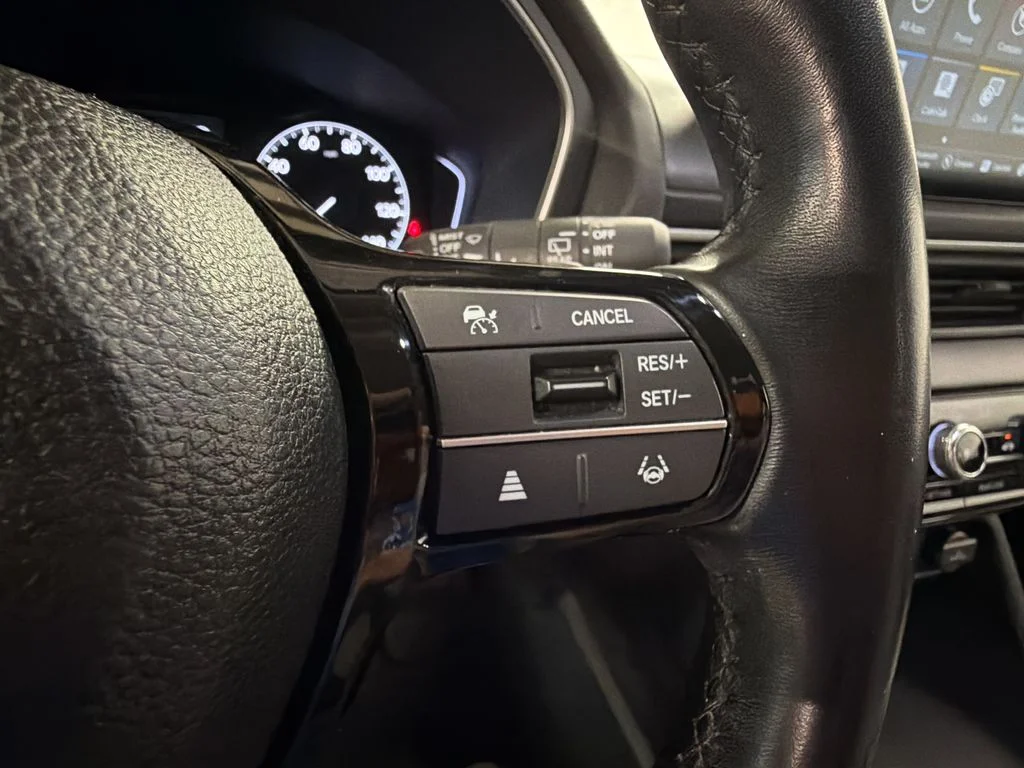 Used 2023 Silver Honda EX-L image 17