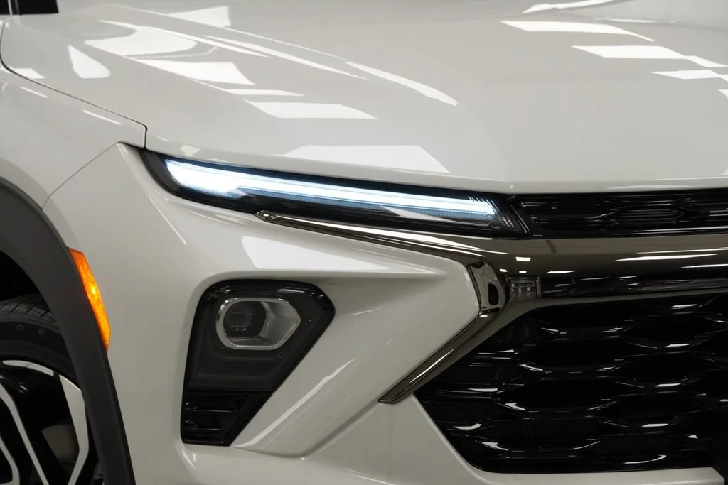 New 2026 Iridescent Pearl Tricoat Chevrolet RS image 31
