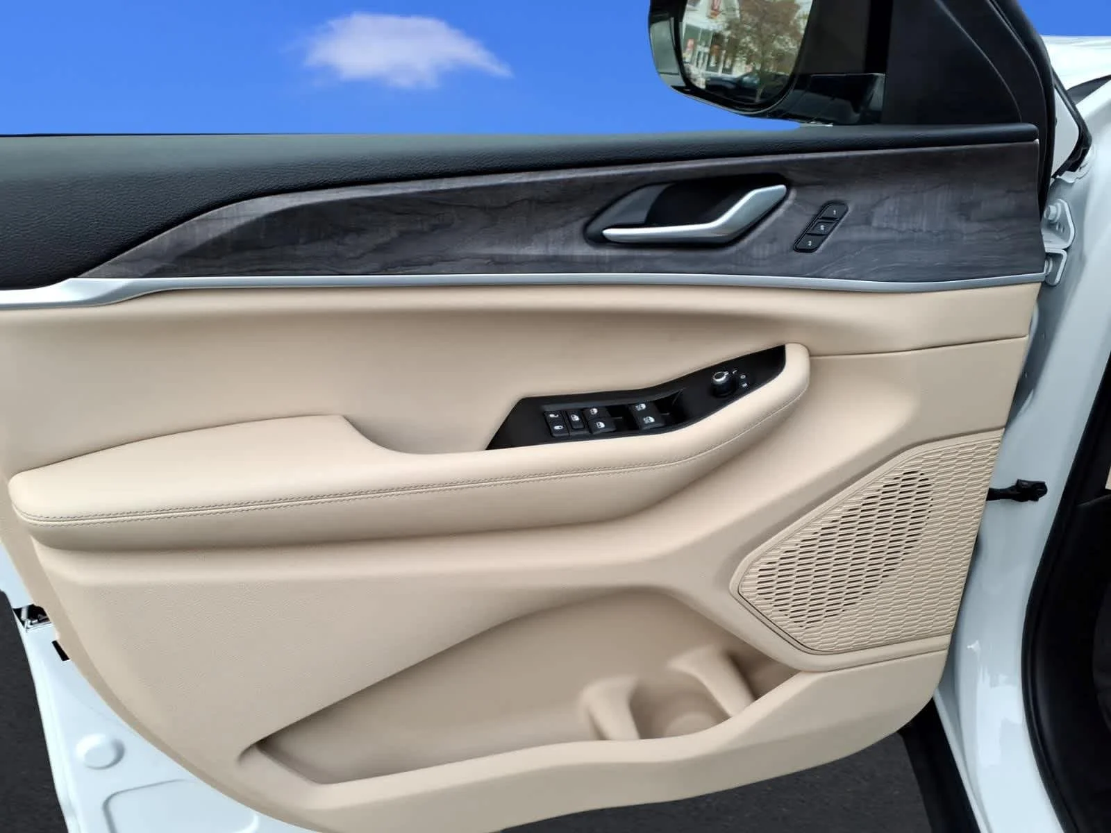 Used 2023 Bright White Clearcoat Jeep Limited image 17