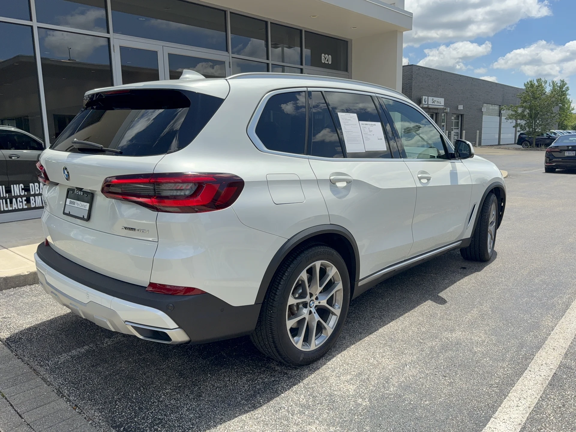 Used 2022 Mineral White Metallic BMW xDrive40i image 3