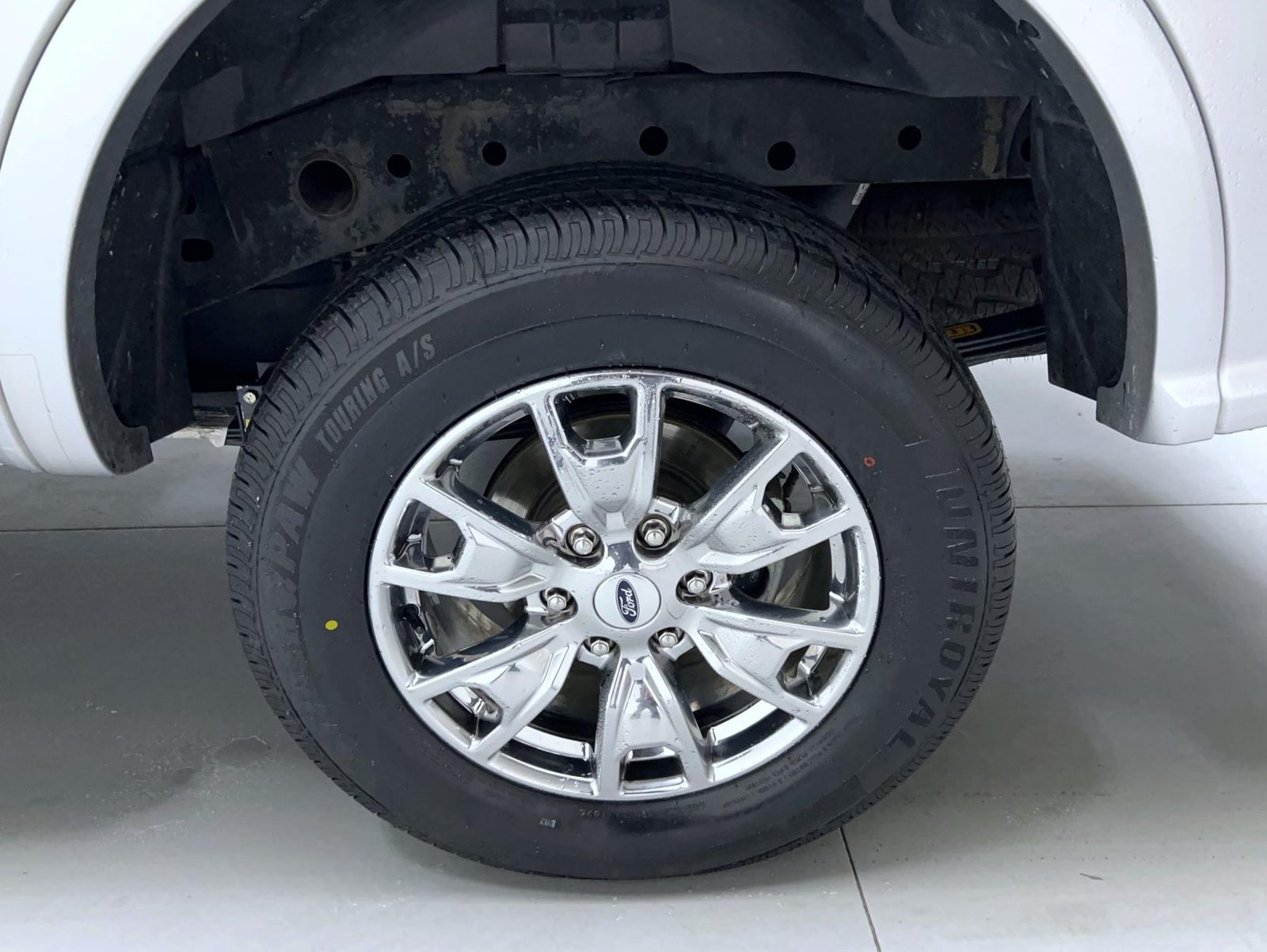 Used 2019 Silver Ford Lariat image 22