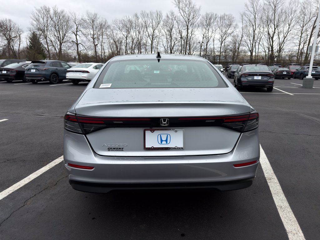 New 2026 Solar Silver Metallic Honda SE image 4