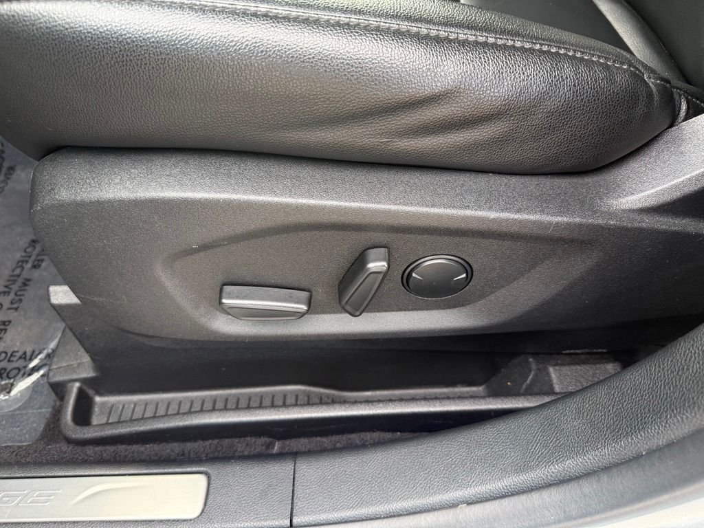 Used 2023 Silver Ford Titanium image 5